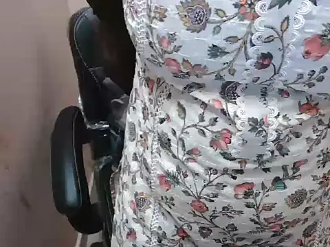 Snapshot of bold_naina chatting on 11.20.25 bold naina online show from 11.20.25