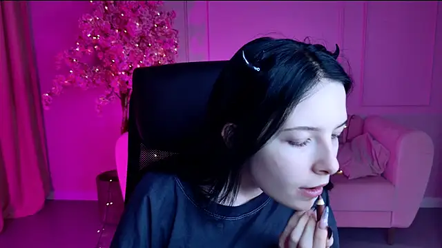 JulsMumi online show from 10.14.25