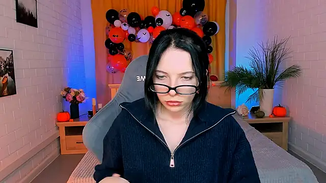 JulsMumi online show from 10.18.25
