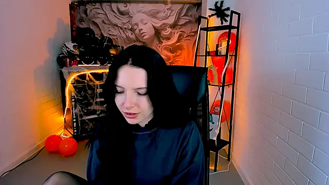 JulsMumi online show from 10.22.25