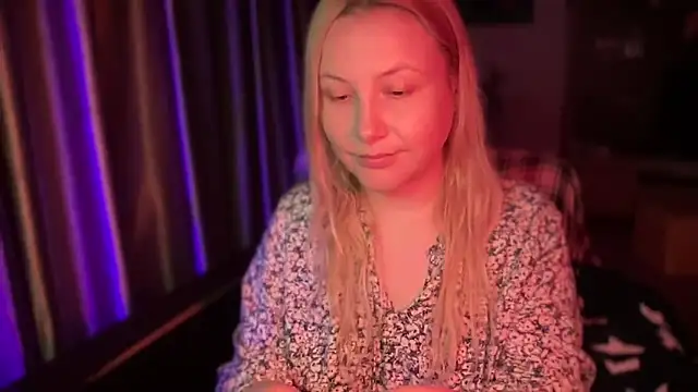 Snapshot of BikiHellena chatting on 10.29.25 BikiHellena online show from 10.29.25