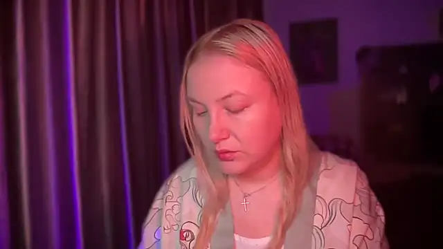 BikiHellena online show from 12.20.25