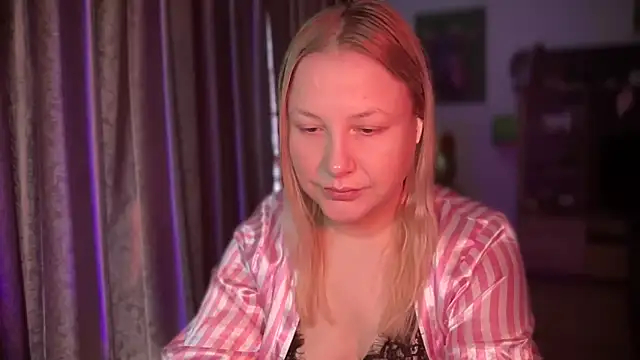 BikiHellena online show from 04.07.26