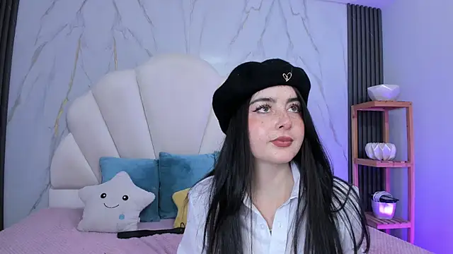 Snapshot of Ashleypetit chatting on 04.25.26 Ashleypetit online show from 04.25.26