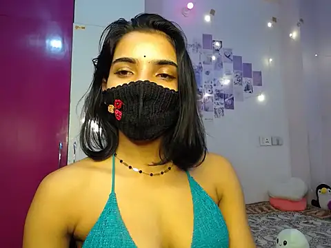 Snapshot of Sweetangle24 chatting on 10.28.25 Sweetangle24 online show from 10.28.25