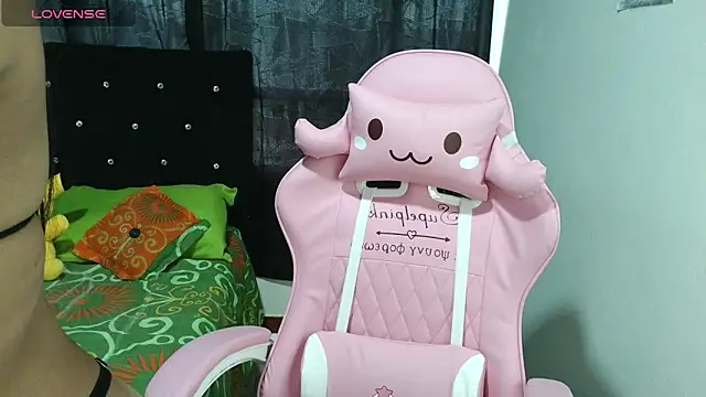 Snapshot of Maron_baez_18 chatting on 11.28.25 Maron baez 18 online show from 11.28.25