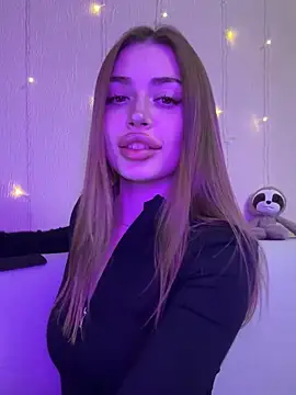 Elizabeth Tay online show from 12.18.25