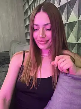 Elizabeth Tay online show from 03.10.26