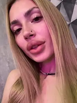 Snapshot of Elizabeth_Tay chatting on 06.12.26 Elizabeth Tay online show from 06.12.26