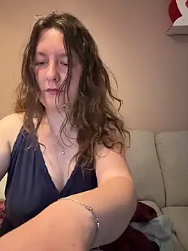 Snapshot of AnielaMarie chatting on 09.23.25 AnielaMarie online show from 09.23.25