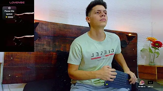 Snapshot of JhosuaVega chatting on 09.23.25 JhosuaVega online show from 09.23.25