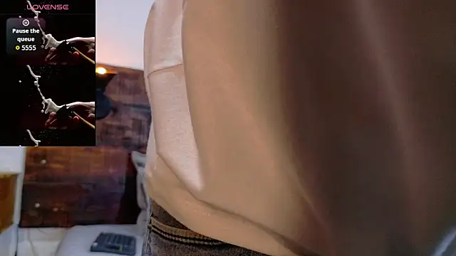 Snapshot of JhosuaVega chatting on 10.01.25 JhosuaVega online show from 10.01.25