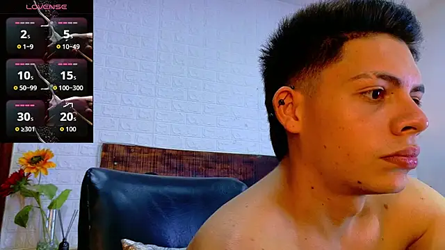 Snapshot of JhosuaVega chatting on 10.27.25 JhosuaVega online show from 10.27.25