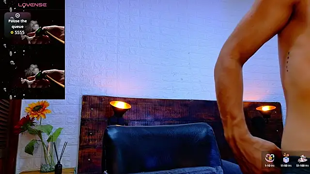 Snapshot of JhosuaVega chatting on 10.28.25 JhosuaVega online show from 10.28.25