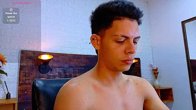 Snapshot of JhosuaVega chatting on 11.01.25 JhosuaVega online show from 11.01.25