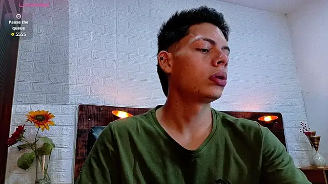 Snapshot of JhosuaVega chatting on 11.14.25 JhosuaVega online show from 11.14.25