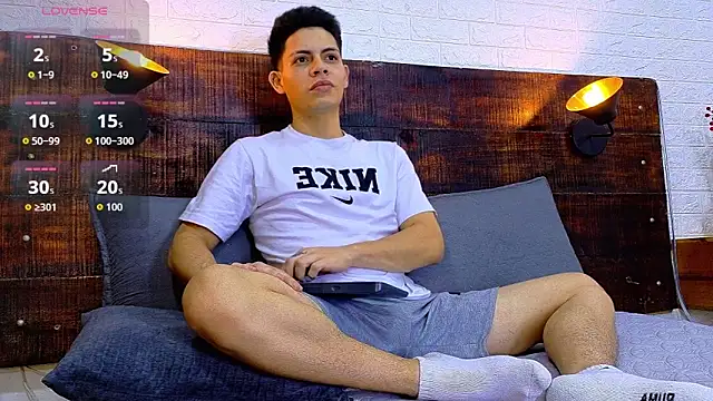 Snapshot of JhosuaVega chatting on 12.03.25 JhosuaVega online show from 12.03.25