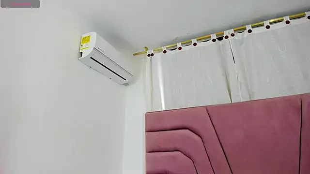 miajhonsonx online show from 12.17.25