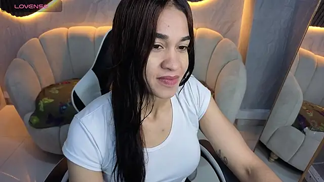 Snapshot of Maia_Tx chatting on 09.29.25 Maia Tx online show from 09.29.25