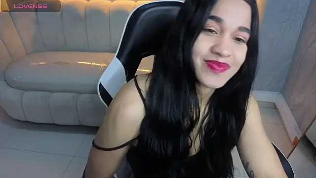 Snapshot of Maia_Tx chatting on 10.28.25 Maia Tx online show from 10.28.25