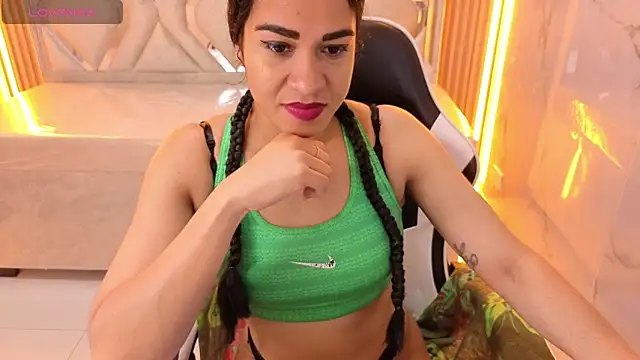 Snapshot of Maia_Tx chatting on 12.04.25 Maia Tx online show from 12.04.25