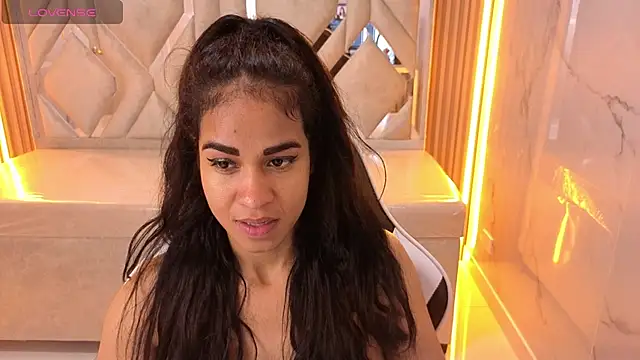 Snapshot of Maia_Tx chatting on 12.05.25 Maia Tx online show from 12.05.25