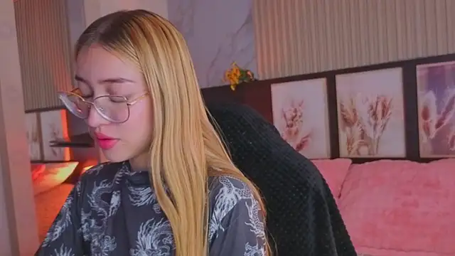 Snapshot of tokyoluu chatting on 11.11.25 tokyoluu online show from 11.11.25