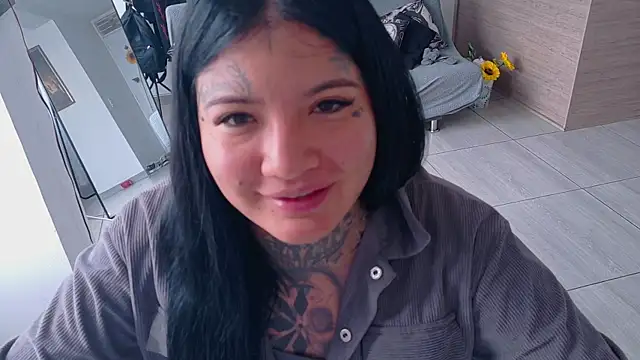 Snapshot of Unatatuada chatting on 10.11.25 Unatatuada online show from 10.11.25