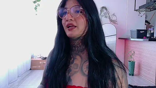 Snapshot of Unatatuada chatting on 10.21.25 Unatatuada online show from 10.21.25