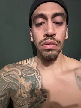 Snapshot of busnfatnutsLildee chatting on 10.26.25 busnfatnutsLildee online show from 10.26.25