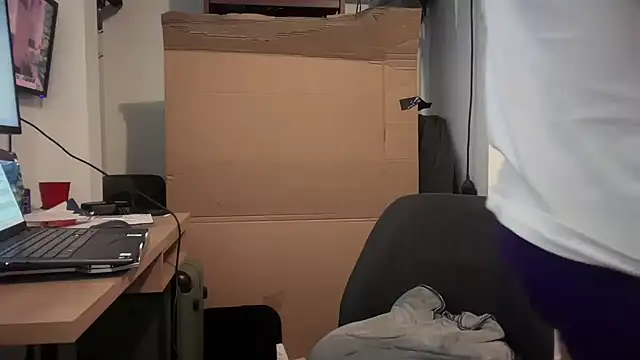 Snapshot of jasoncali305 chatting on 10.28.25 jasoncali305 online show from 10.28.25