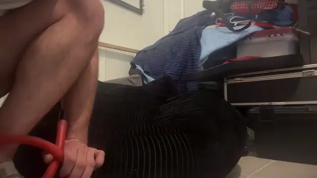 Snapshot of jasoncali305 chatting on 10.31.25 jasoncali305 online show from 10.31.25