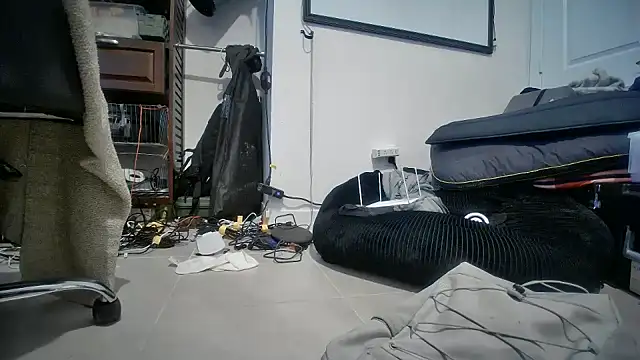 Snapshot of jasoncali305 chatting on 11.10.25 jasoncali305 online show from 11.10.25