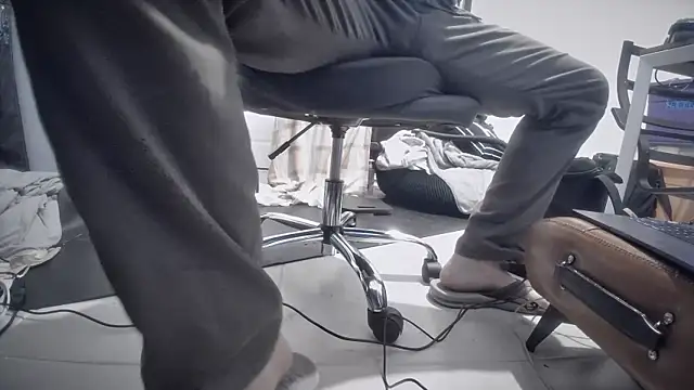 Snapshot of jasoncali305 chatting on 11.22.25 jasoncali305 online show from 11.22.25