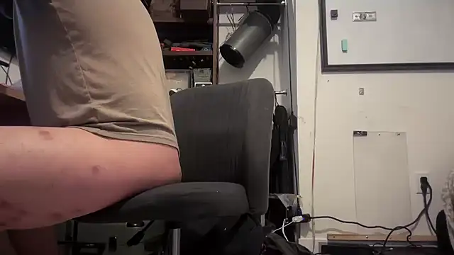 Snapshot of jasoncali305 chatting on 12.04.25 jasoncali305 online show from 12.04.25