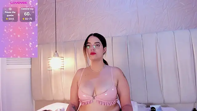 Snapshot of hannahst_ chatting on 11.07.25 hannahst online show from 11.07.25