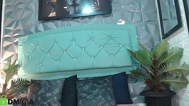 Snapshot of sheyla__ebony chatting on 10.29.25 sheyla ebony online show from 10.29.25