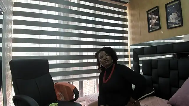 Snapshot of sheyla__ebony chatting on 11.10.25 sheyla ebony online show from 11.10.25