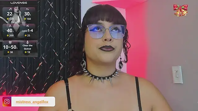 Snapshot of mistress_angell_ chatting on 12.17.25 mistress angell online show from 12.17.25