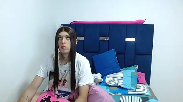 Snapshot of PinkLuna_LolaBloom chatting on 01.08.26 PinkLuna LolaBloom online show from 01.08.26