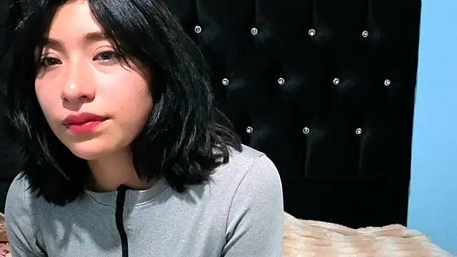 Snapshot of Sullyoonn chatting on 10.24.25 Sullyoonn online show from 10.24.25