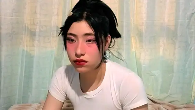 Snapshot of Sullyoonn chatting on 11.12.25 Sullyoonn online show from 11.12.25