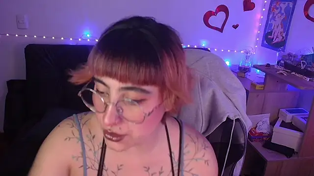 Miacatsito3 online show from 04.17.26