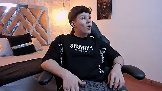 Snapshot of kraven_lust chatting on 06.27.26 kraven lust online show from 06.27.26
