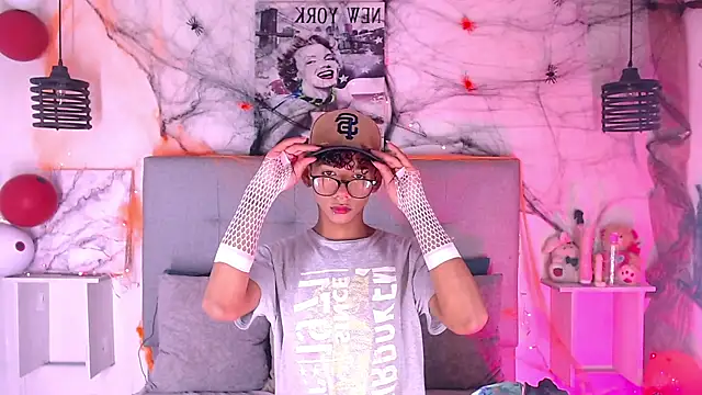 Snapshot of Billie_Turner_ chatting on 10.25.25 Billie Turner online show from 10.25.25