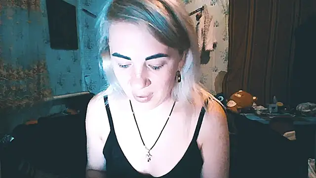 Snapshot of EmmaCat_ chatting on 11.14.25 EmmaCat online show from 11.14.25