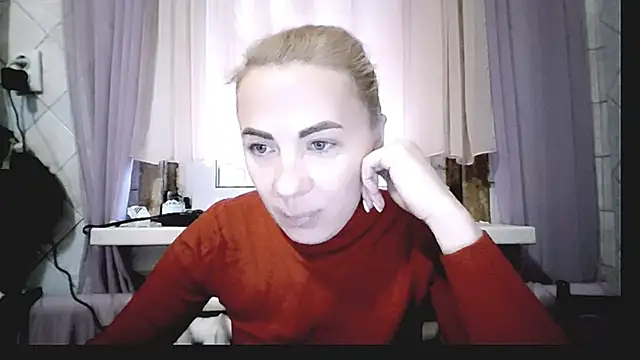 Snapshot of EmmaCat_ chatting on 11.19.25 EmmaCat online show from 11.19.25
