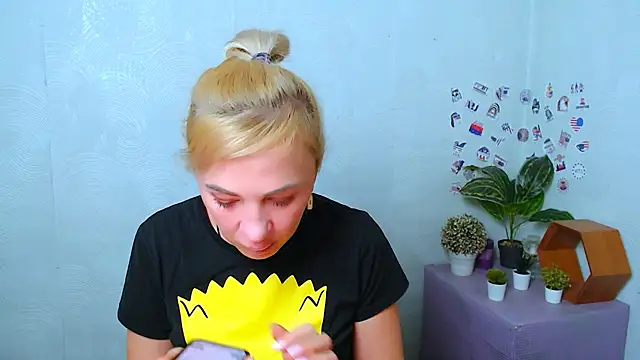 Snapshot of EmmaCat_ chatting on 12.03.25 EmmaCat online show from 12.03.25