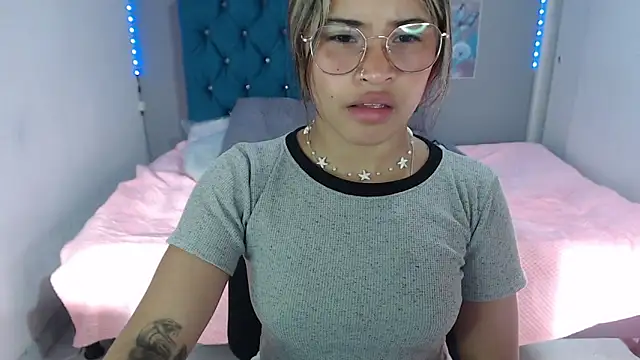 Snapshot of mia_sexgirl chatting on 06.02.26 mia sexgirl online show from 06.02.26