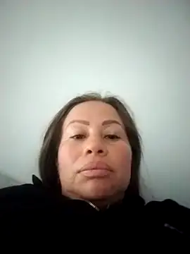 LaraCaliente online show from 01.06.26